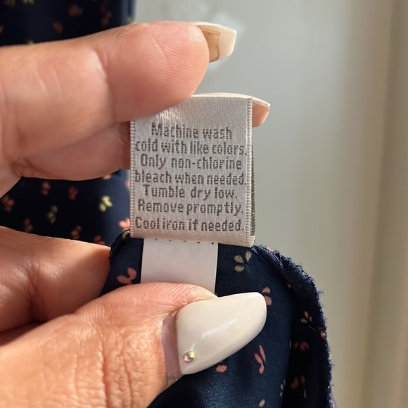 Lauren Conrad Navy Blue Pleated Neck Blouse. Size S - Picture 10 of 10